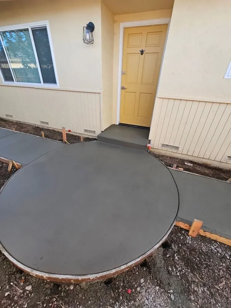 Curved concrete entry landing